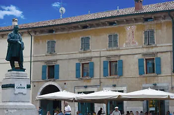 Residenza Roccaforte Scaligera 4* فيرونا