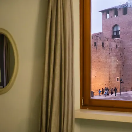 فندق مبيت وإفطار Residenza Roccaforte Scaligera 4*